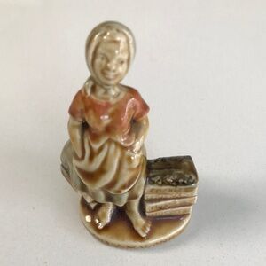 Vintage Wade Whimsies Irish Songs and Folk Tales Molly Malone Figurine